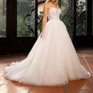 Casablanca Bridal "Chelsi" Wedding Gown (Unaltered)